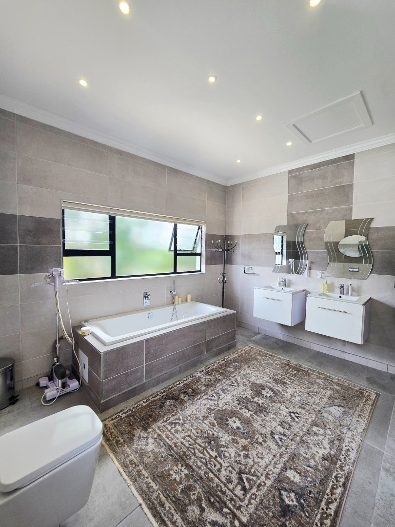 6 Bedroom Property for Sale in Wilkoppies North West